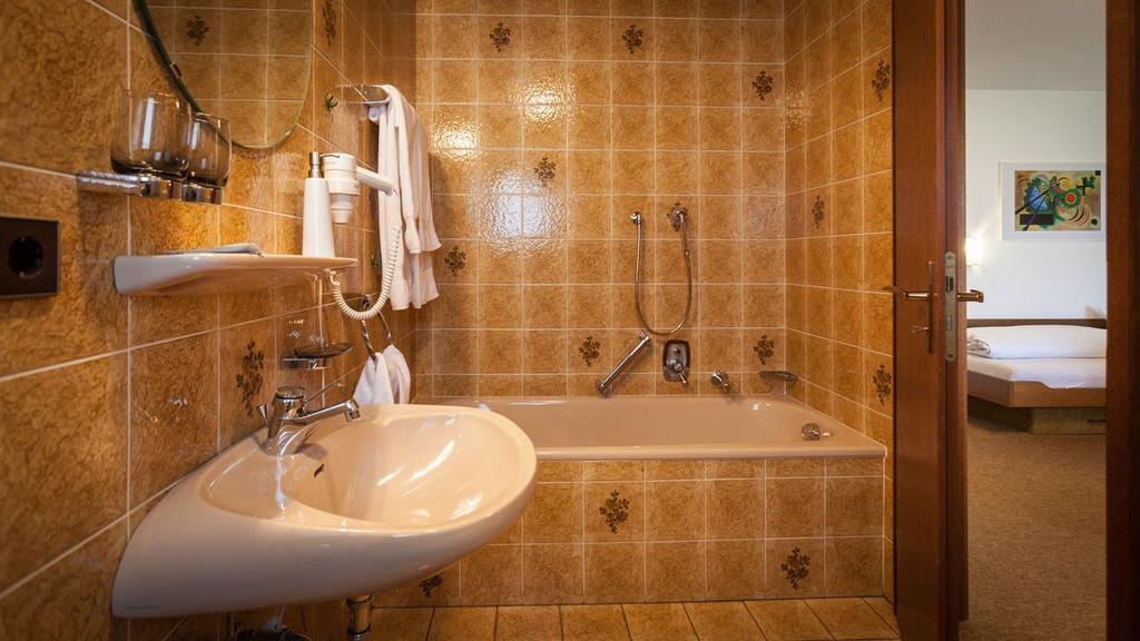 Gasthaus zum Hirsch Gutach Zimmer foto